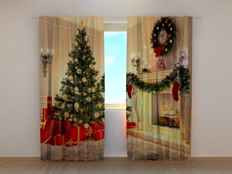 Foto Tende Bellissimo Albero di Natale e Camino