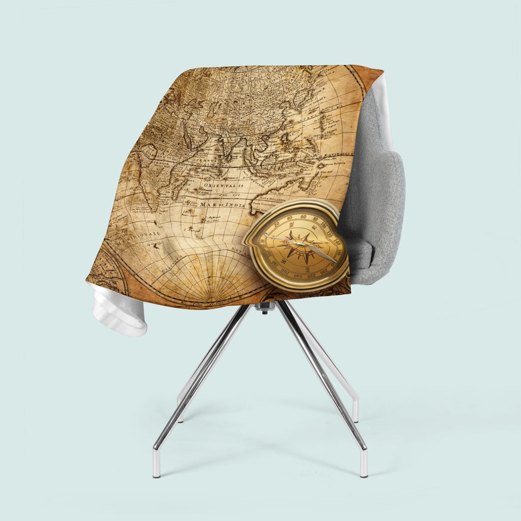 Coperta in Flanella Vecchia Bussola su Mappa
