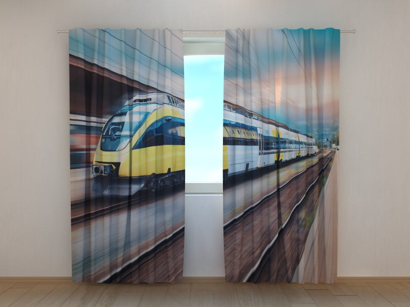 Foto Tende Treno Giallo ad Alta VelocitC