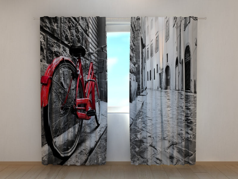 Foto Tende Bici Rossa in CittC  in Bianco e Nero