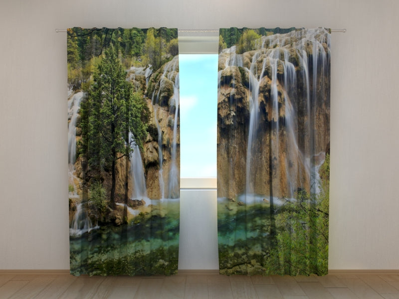 Foto Tende Cascata Panoramica a Jiuzhaigou